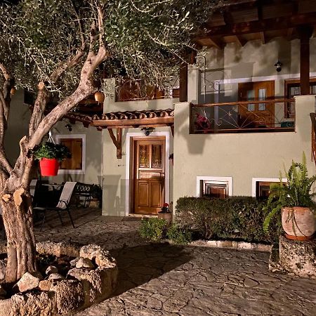 Pegasus House Corinth Exterior foto