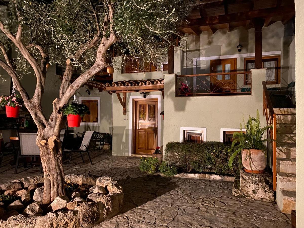 Pegasus House Corinth Exterior foto