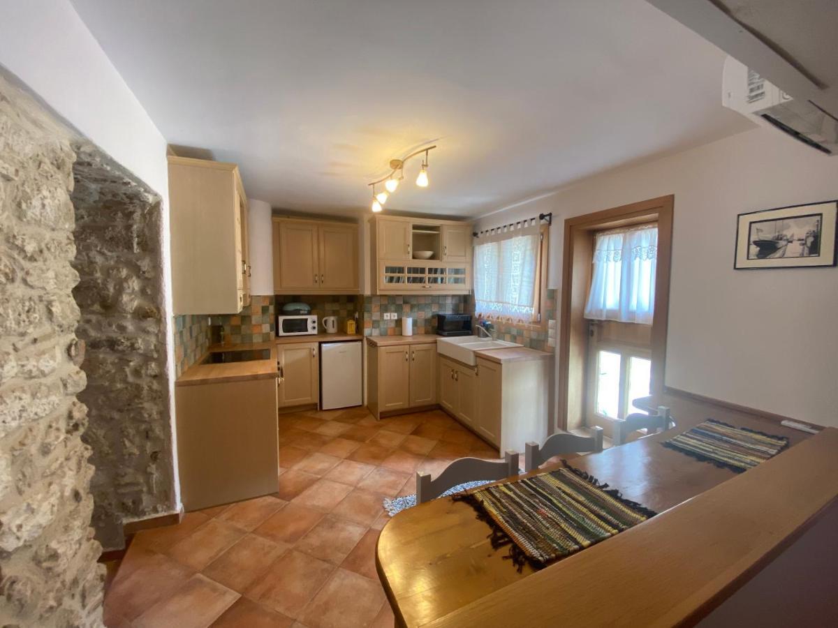 Pegasus House Corinth Exterior foto