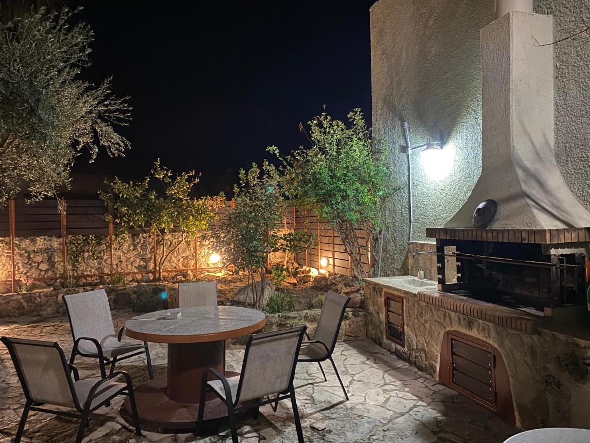 Pegasus House Corinth Exterior foto